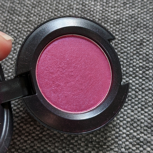 MAC Romping Bright Pink Magenta Eyeshadow - Picture 4 of 10